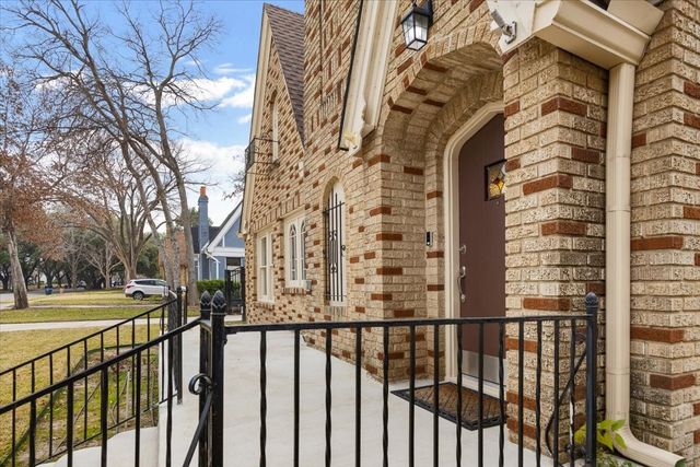 2118 Stanley Avenue, Fort Worth, TX 76110