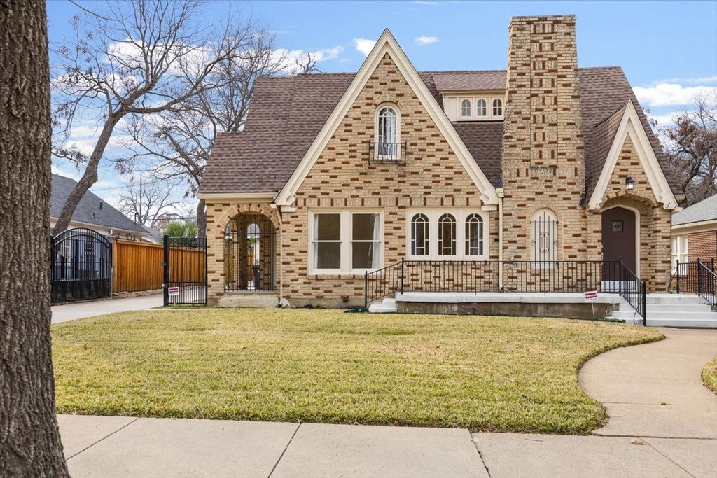2118 Stanley Avenue, Fort Worth, TX 76110