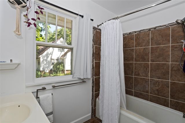 315 58th Street, Des Moines, IA 50312