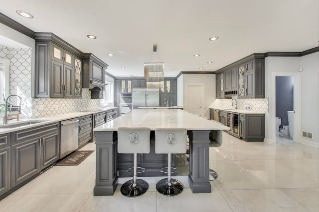 7215 Inverway Drive, Lakewood, IL 60014