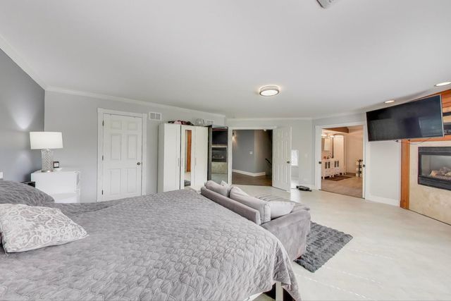 7215 Inverway Drive, Lakewood, IL 60014