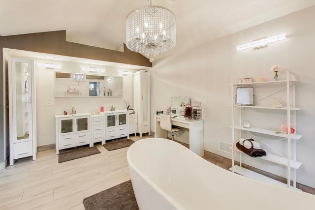 7215 Inverway Drive, Lakewood, IL 60014