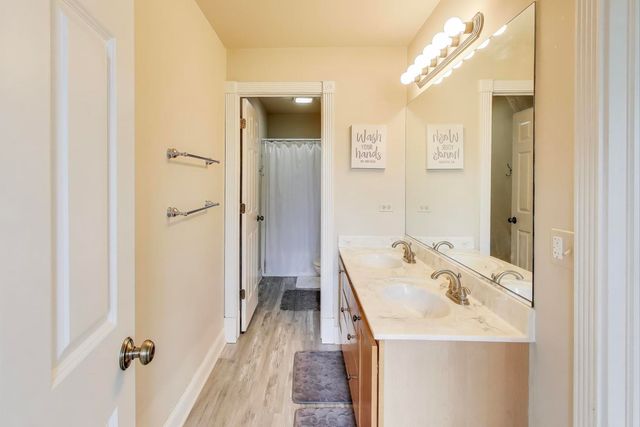 7215 Inverway Drive, Lakewood, IL 60014