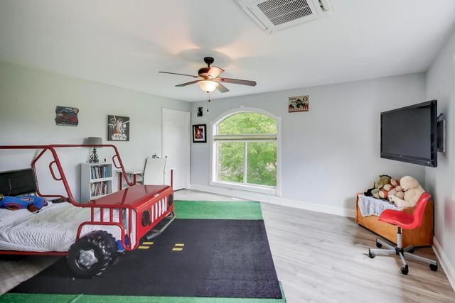 7215 Inverway Drive, Lakewood, IL 60014