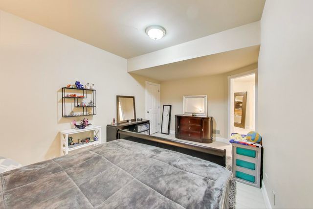 7215 Inverway Drive, Lakewood, IL 60014