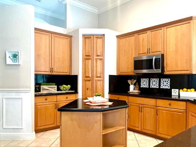 19474 Saturnia Lakes Drive, Boca Raton, FL 33498