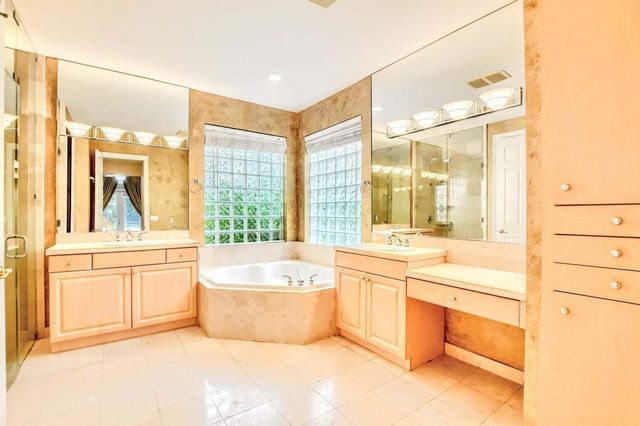 19474 Saturnia Lakes Drive, Boca Raton, FL 33498