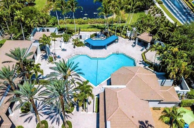 19474 Saturnia Lakes Drive, Boca Raton, FL 33498
