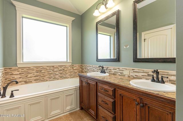 119 Metairie Court, Lafayette, LA 70503