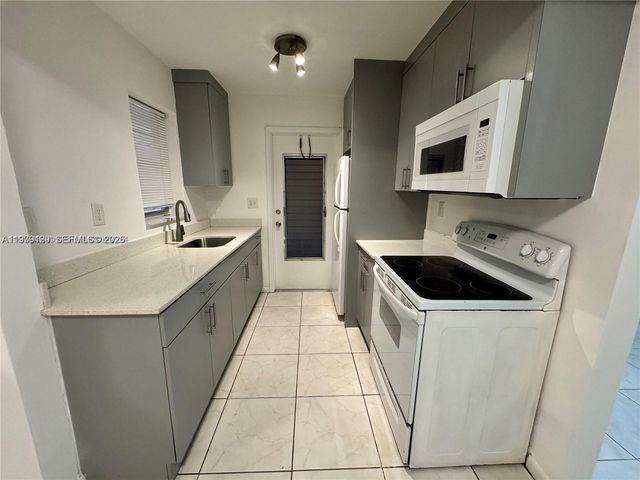 2005 Jefferson Street 205, Hollywood, FL 33020