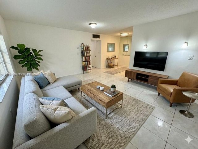 2005 Jefferson Street 205, Hollywood, FL 33020