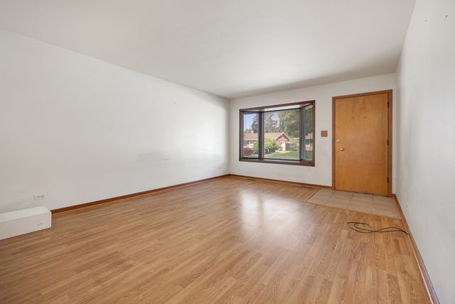 1086 Hickory Lane, Elk Grove Village, IL 60007