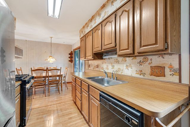 1086 Hickory Lane, Elk Grove Village, IL 60007
