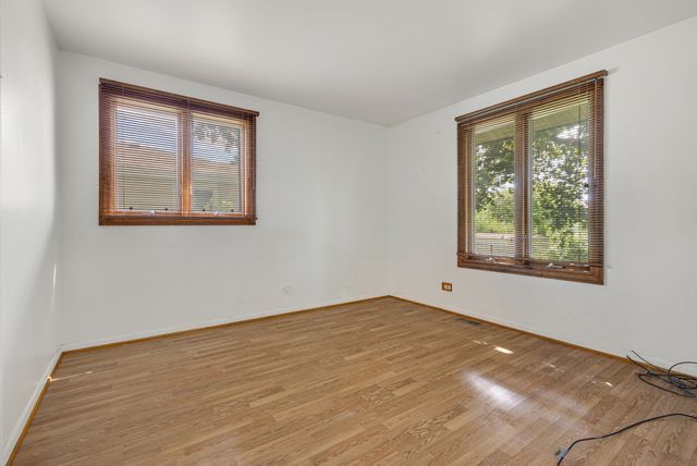 1086 Hickory Lane, Elk Grove Village, IL 60007