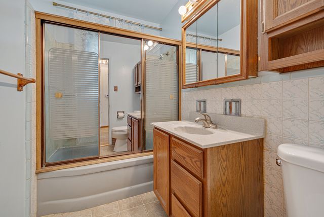 1086 Hickory Lane, Elk Grove Village, IL 60007
