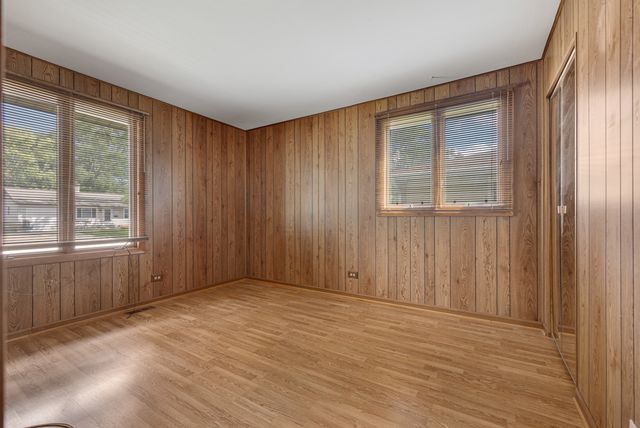 1086 Hickory Lane, Elk Grove Village, IL 60007