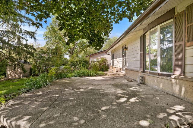 1086 Hickory Lane, Elk Grove Village, IL 60007