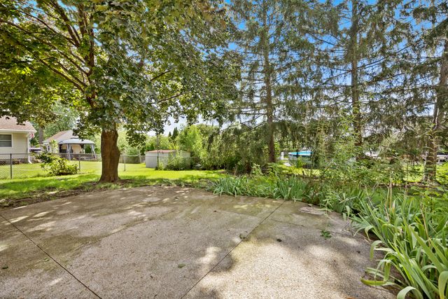 1086 Hickory Lane, Elk Grove Village, IL 60007