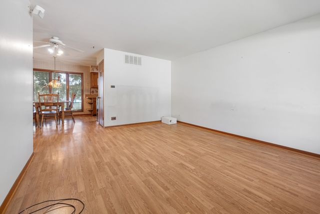 1086 Hickory Lane, Elk Grove Village, IL 60007