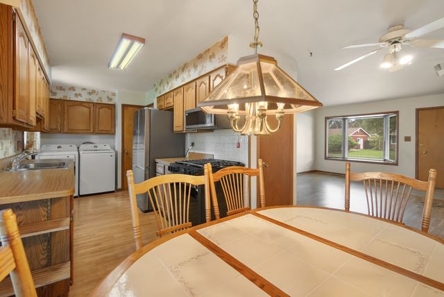 1086 Hickory Lane, Elk Grove Village, IL 60007