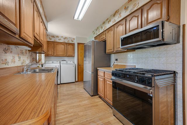1086 Hickory Lane, Elk Grove Village, IL 60007