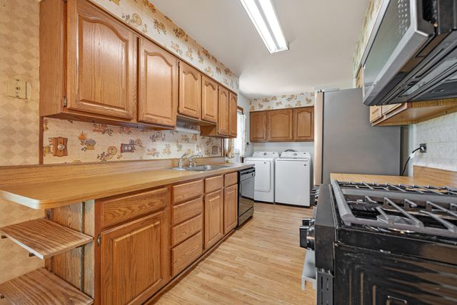 1086 Hickory Lane, Elk Grove Village, IL 60007