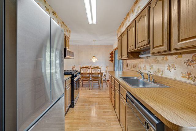1086 Hickory Lane, Elk Grove Village, IL 60007