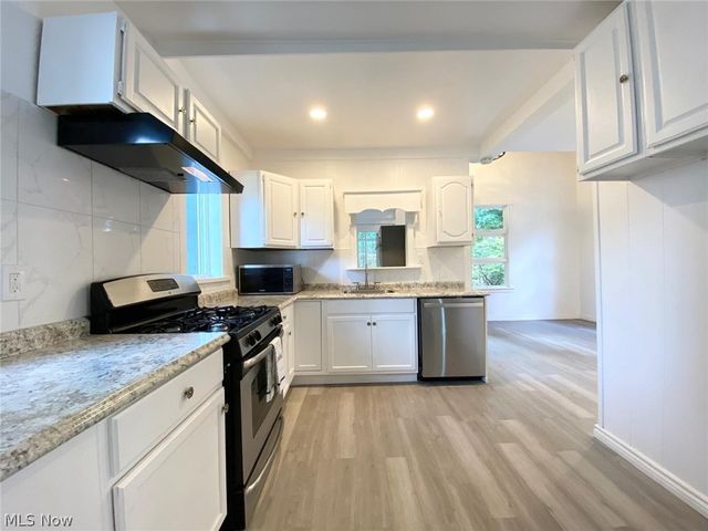 576 Kling Street, Akron, OH 44311