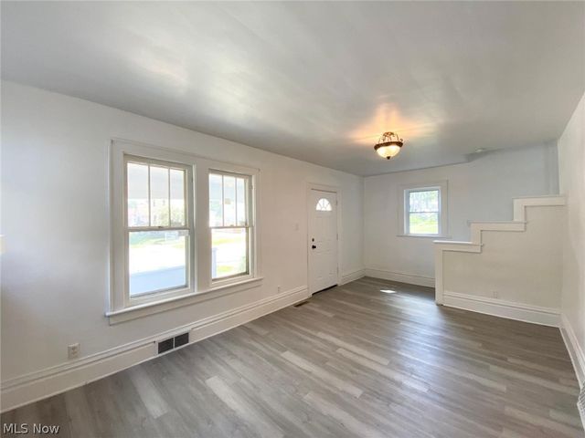 576 Kling Street, Akron, OH 44311