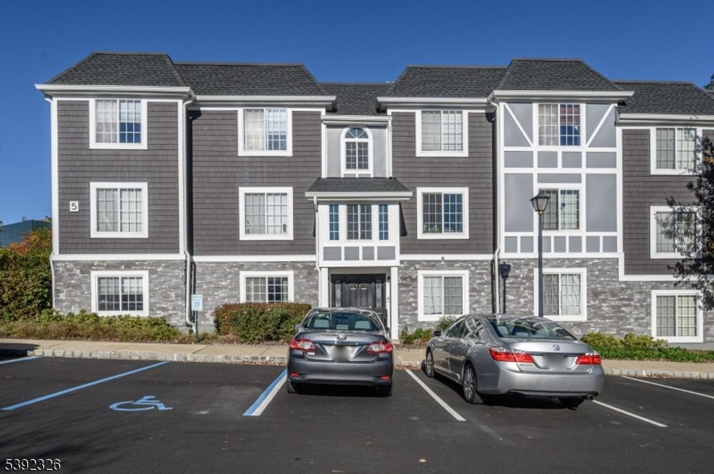 63 Village Dr, Morris Twp., NJ 07960