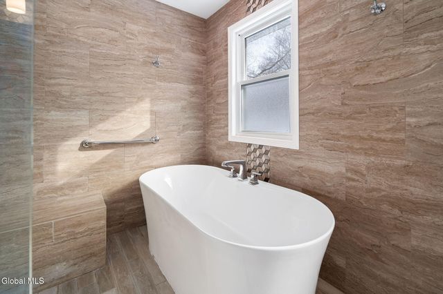 818 Oregon Avenue, Niskayuna, NY 12309