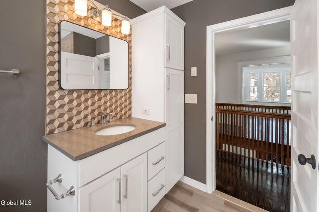 818 Oregon Avenue, Niskayuna, NY 12309