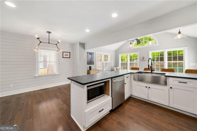 1535 Deerwood Drive, Decatur, GA 30030