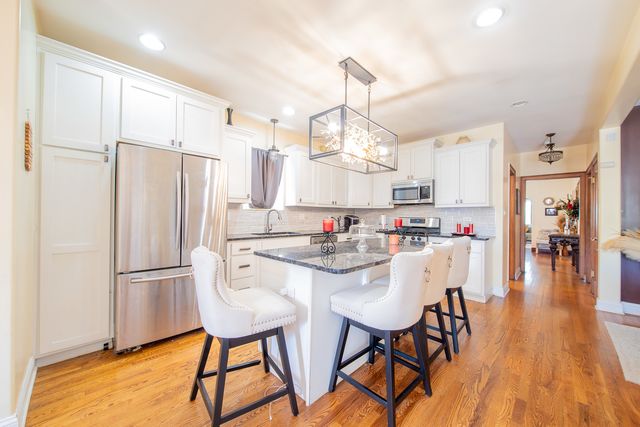 10215 S Charles Street, Chicago, IL 60643