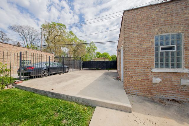 10215 S Charles Street, Chicago, IL 60643