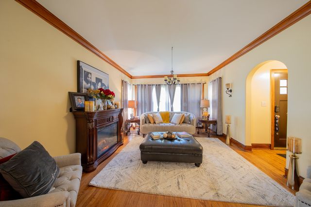 10215 S Charles Street, Chicago, IL 60643