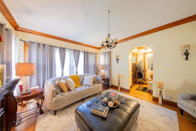 10215 S Charles Street, Chicago, IL 60643