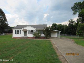 2162 Grand Avenue, Yazoo City, MS 39194