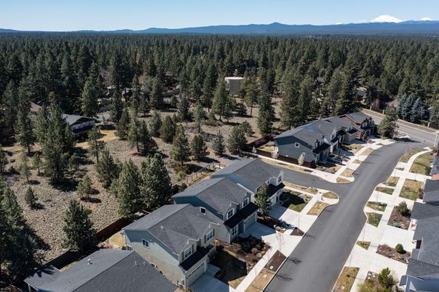 19985 Voltera Place, Bend, OR 97702