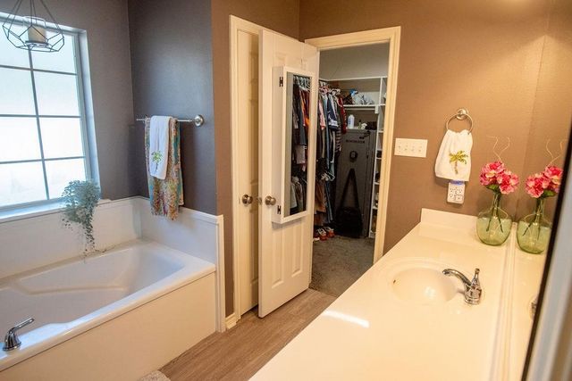 812 FLEETWOOD DR, White Oak, TX 75693