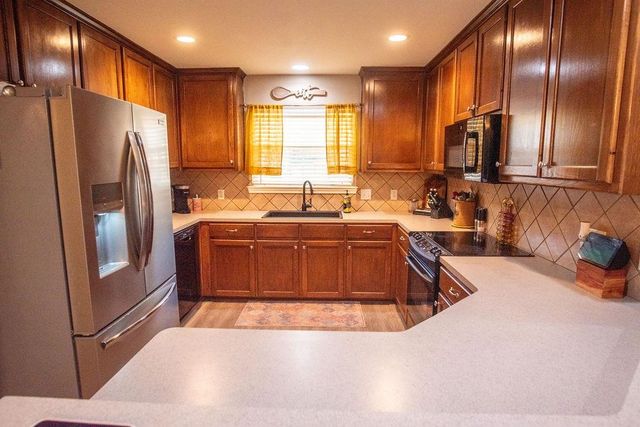 812 FLEETWOOD DR, White Oak, TX 75693