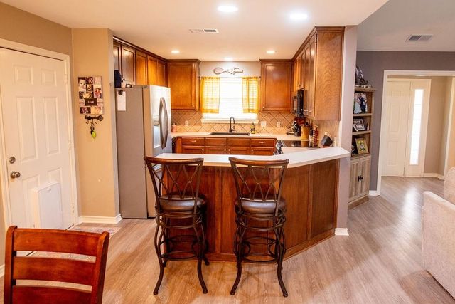 812 FLEETWOOD DR, White Oak, TX 75693