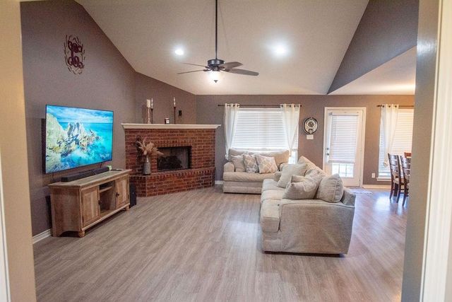 812 FLEETWOOD DR, White Oak, TX 75693