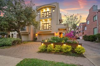 2218 Nantucket Drive, Houston, TX 77057