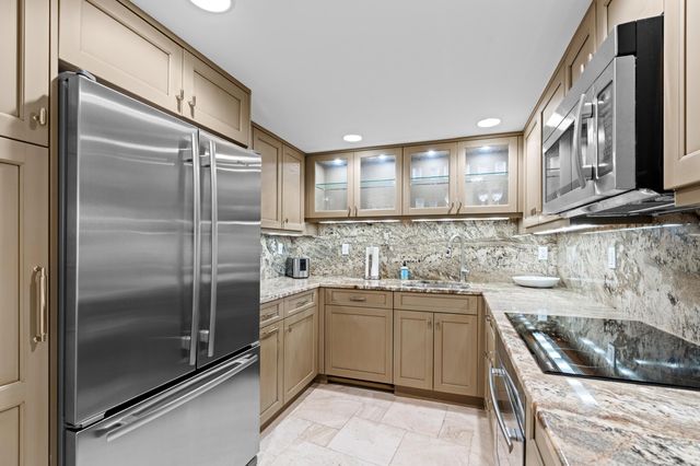 1200 S Flagler Drive 1402, West Palm Beach, FL 33401