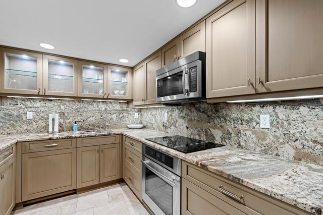 1200 S Flagler Drive 1402, West Palm Beach, FL 33401