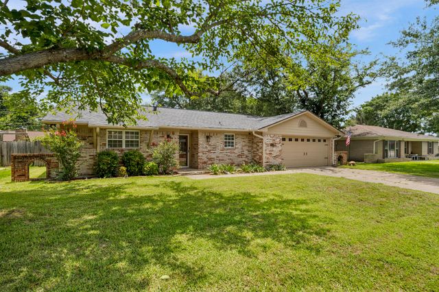 513 Quail Run Street, Greenville, TX 75402