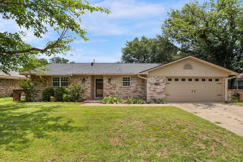 513 Quail Run Street, Greenville, TX 75402