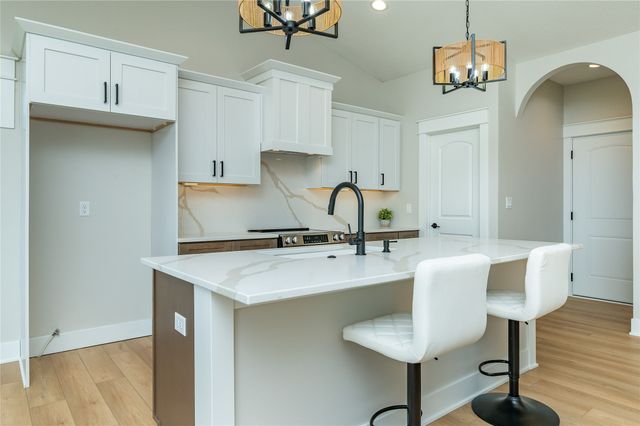 1570 NW Parkside Lane, Waukee, IA 50263