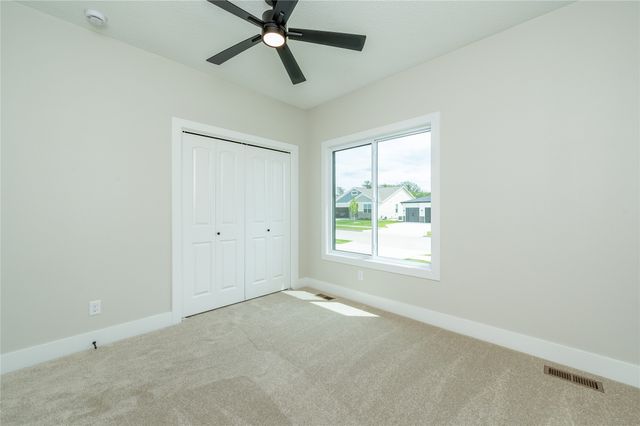 1570 NW Parkside Lane, Waukee, IA 50263